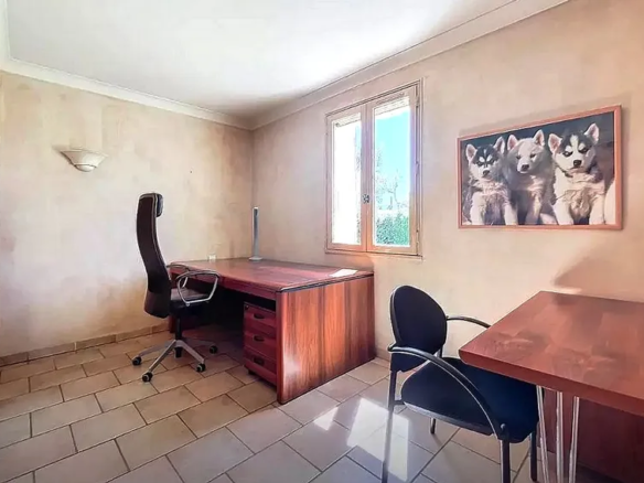 Spacious Villa With Pool And Top-tier Amenities In Cavaillon (84300)