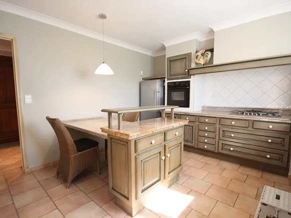 Spacious Villa With Pool And Top-tier Amenities In Cavaillon (84300)