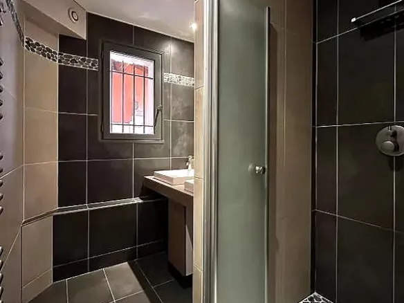 Spacious Villa With Pool And Top-tier Amenities In Cavaillon (84300)