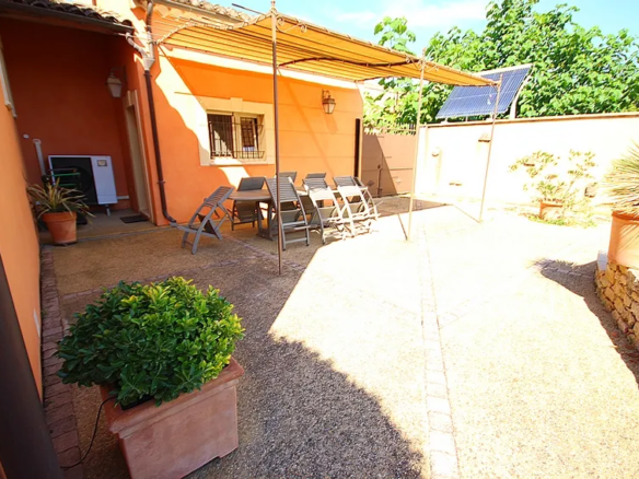 Spacious Villa With Pool And Top-tier Amenities In Cavaillon (84300)