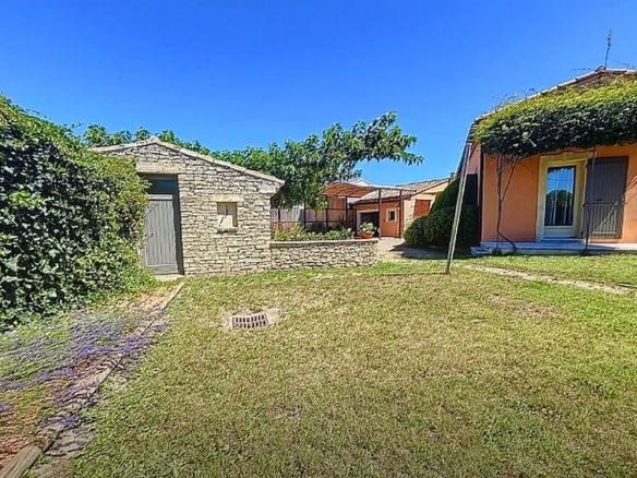 Spacious Villa With Pool And Top-tier Amenities In Cavaillon (84300)