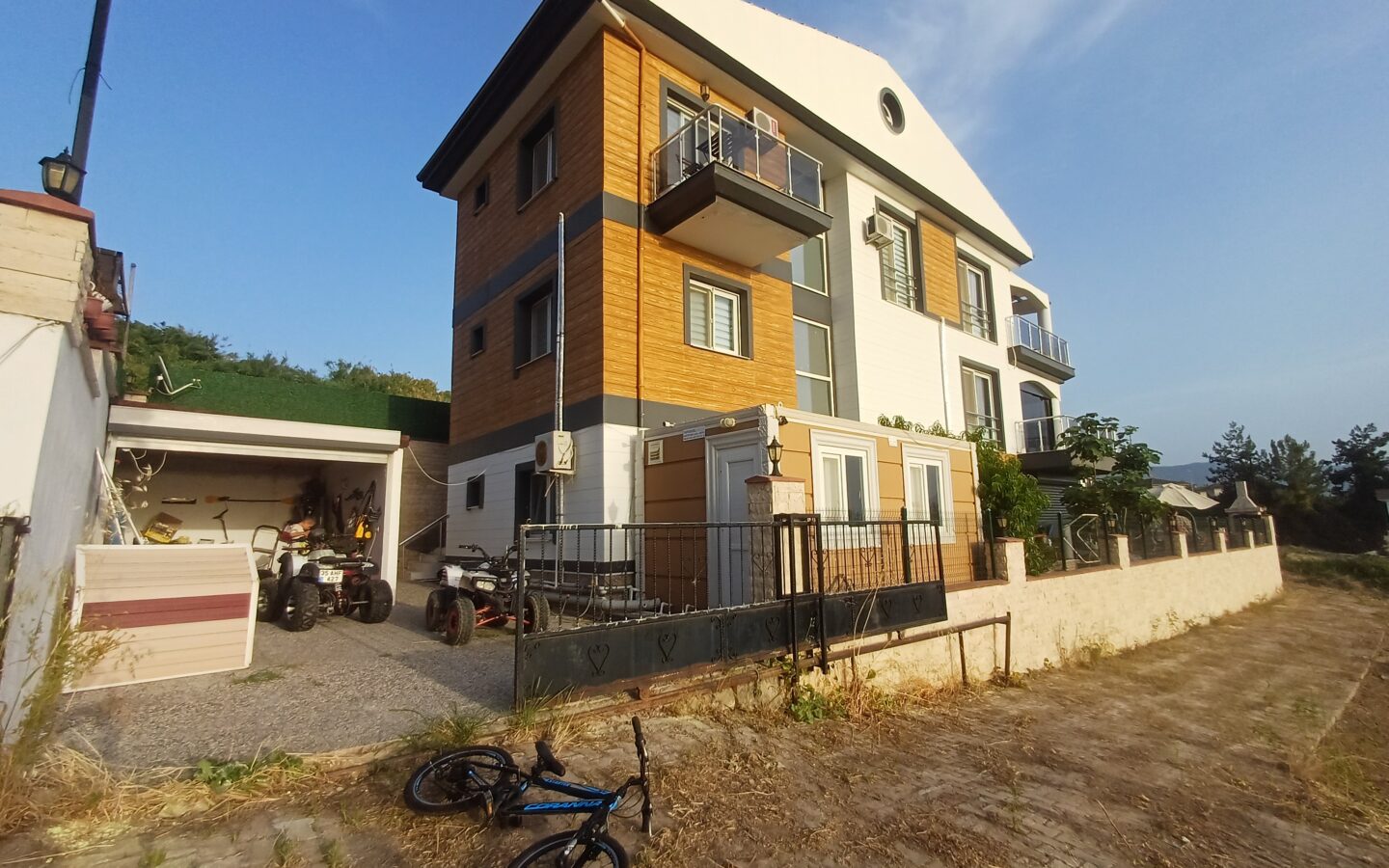 A Detached Villa, An Opportunity Not To Be Missed In Kuşadası.**title:** 4-bed Detached Villa In Kuşadası With Pool
