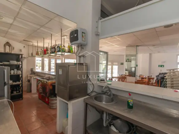 2-bedroom Shop In Puerto De La Cruz, Spain (130 M²)