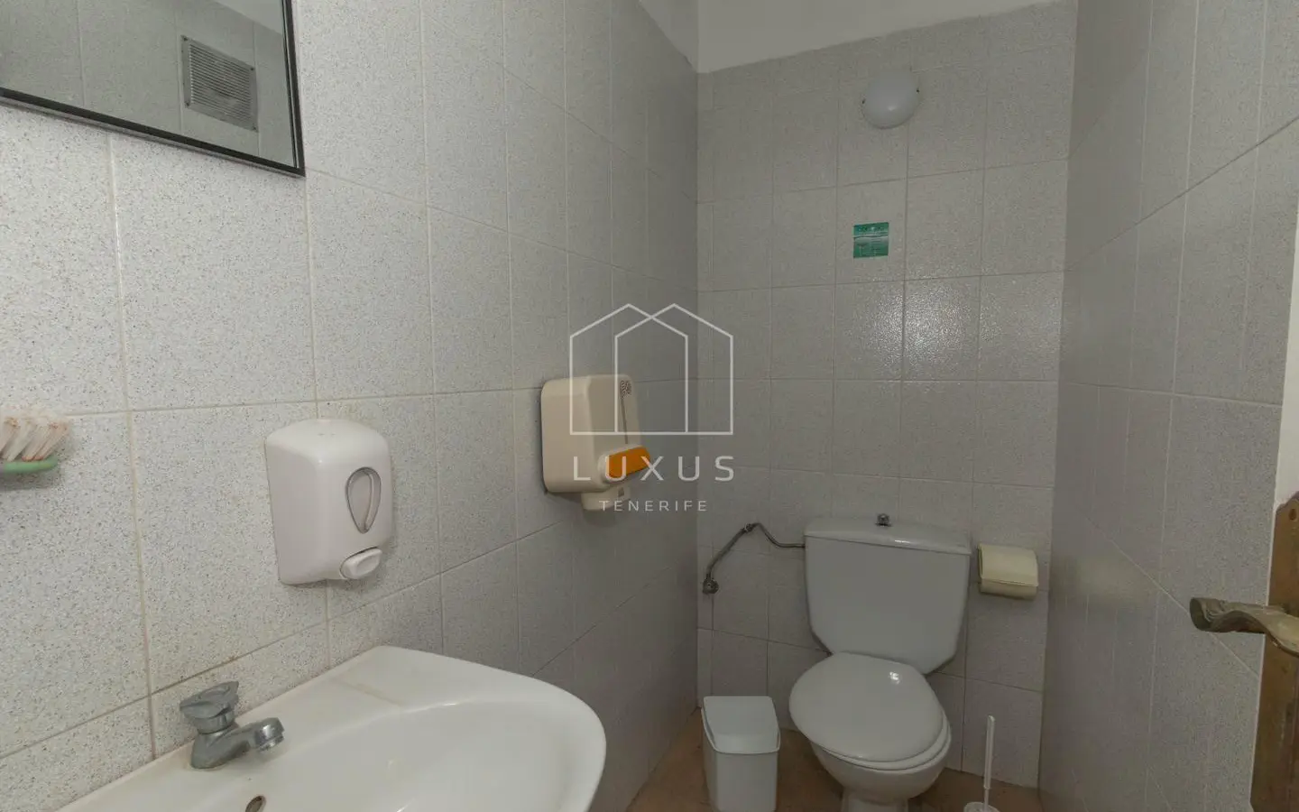 2-bedroom Shop In Puerto De La Cruz, Spain (130 M²)