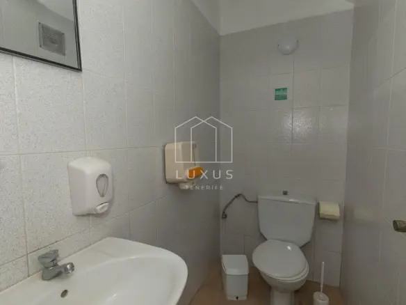 2-bedroom Shop In Puerto De La Cruz, Spain (130 M²)