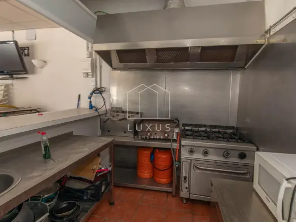 2-bedroom Shop In Puerto De La Cruz, Spain (130 M²)