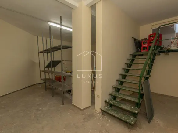 2-bedroom Shop In Puerto De La Cruz, Spain (130 M²)