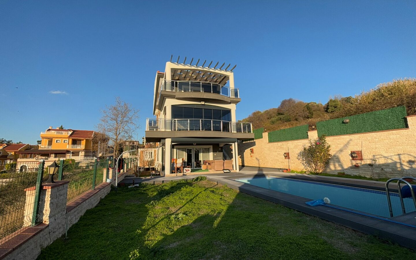 A Detached Villa, An Opportunity Not To Be Missed In Kuşadası.**title:** 4-bed Detached Villa In Kuşadası With Pool