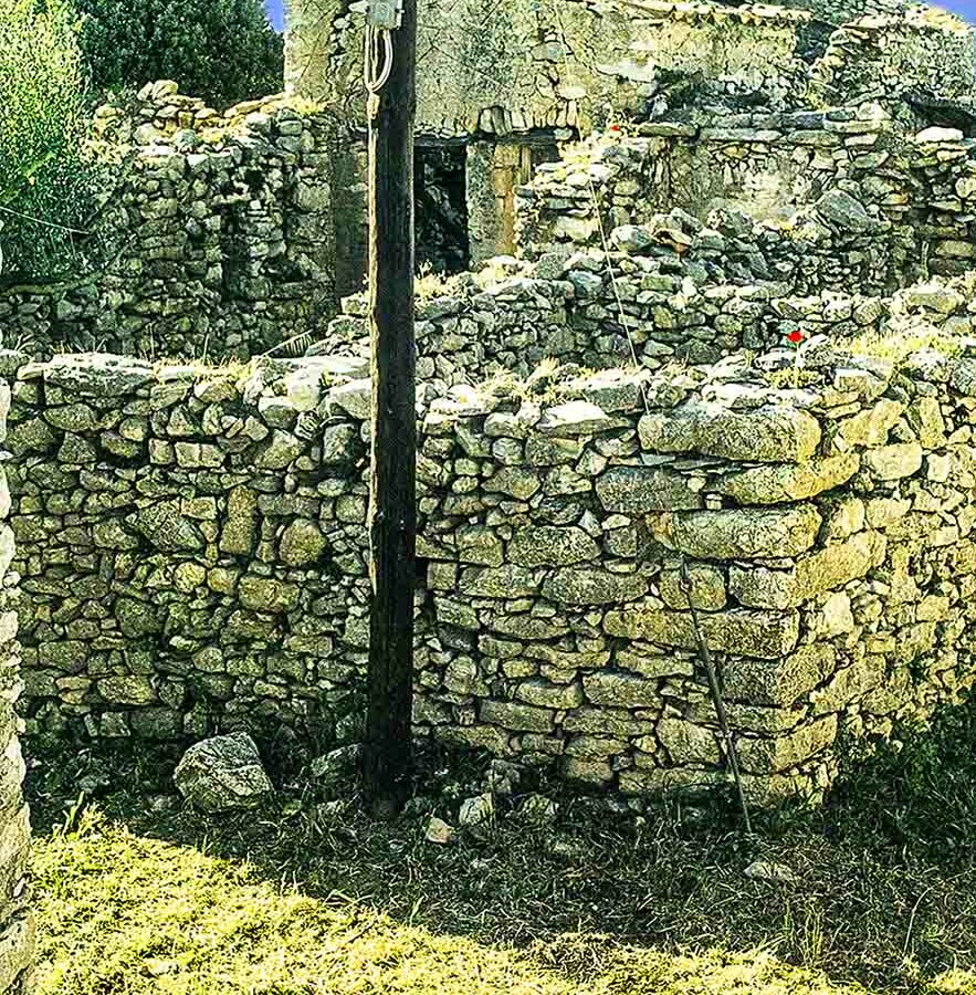 Plot With Stone Building Total Area 120 Sq.m. Kousunari Municipality Of Logothetianika, At Kythira Island.