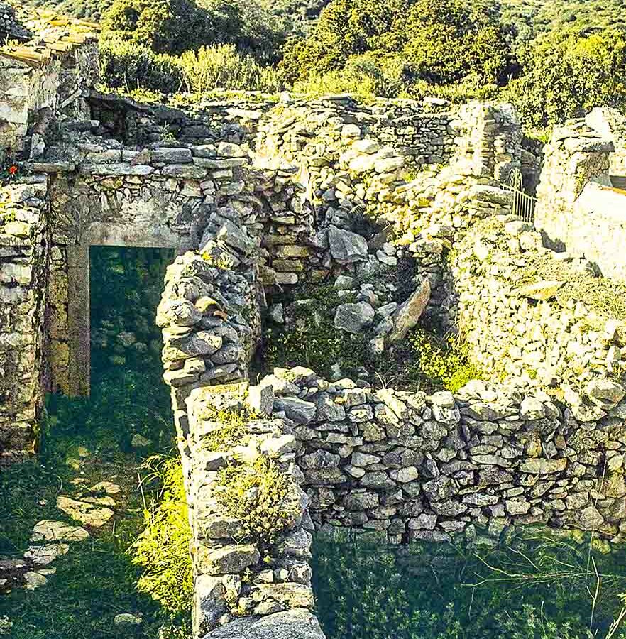 Plot With Stone Building Total Area 120 Sq.m. Kousunari Municipality Of Logothetianika, At Kythira Island.