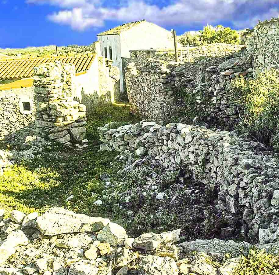 Plot With Stone Building Total Area 130 Sq.m. Kousunari Municipality Of Logothetianika, At Kythira Island.