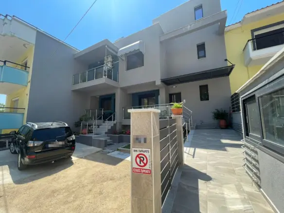 Complex 430 M² In Kavala