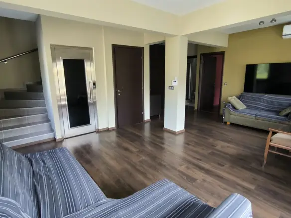 Detached House 220 M² On The Olympic Coast