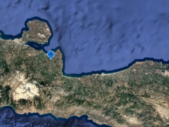 Land 1282 M² In Crete