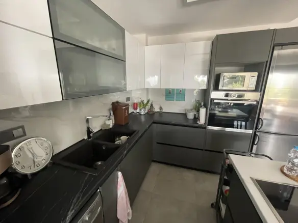 Complex 430 M² In Kavala