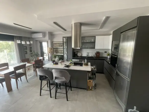 Complex 430 M² In Kavala
