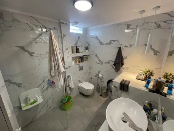 Complex 430 M² In Kavala