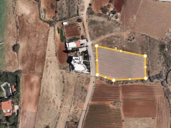 Land 2672 M² In Crete