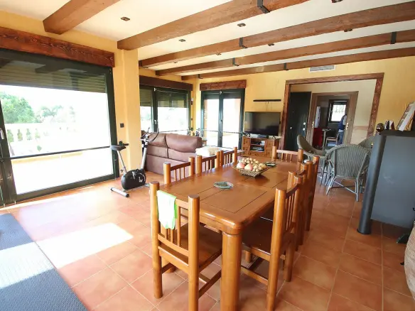 4-bedroom Detached Villa In Petrer, Spain (550 M²)