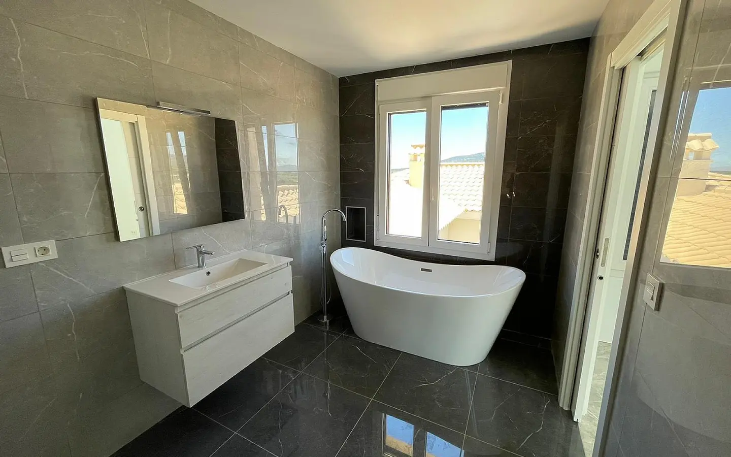 4-bedroom Detached Villa In Pinoso, Spain (225 M²)