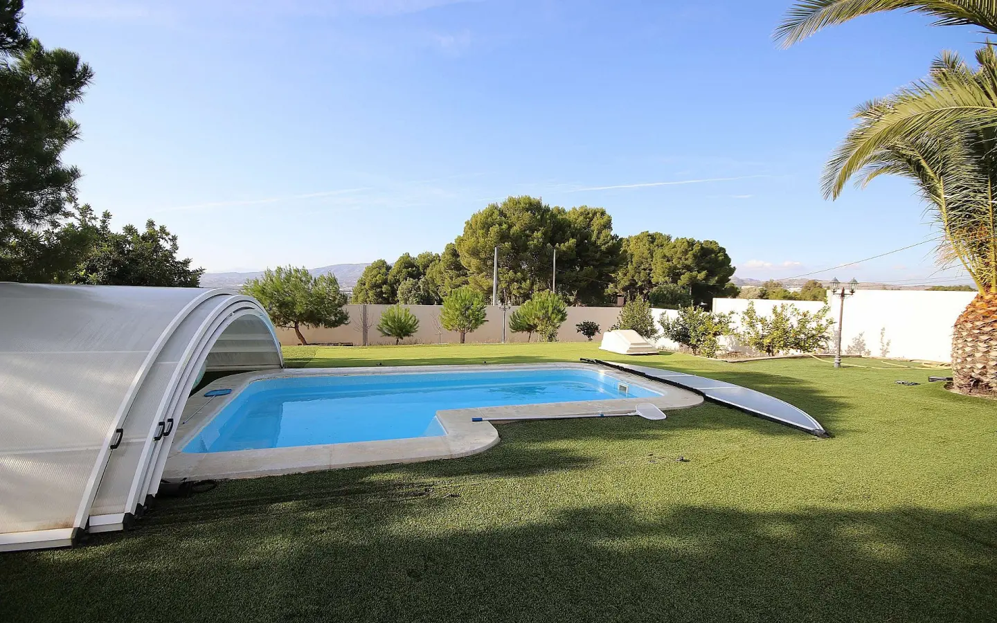 4-bedroom Detached Villa In Petrer, Spain (550 M²)