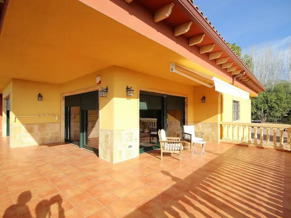 4-bedroom Detached Villa In Petrer, Spain (550 M²)