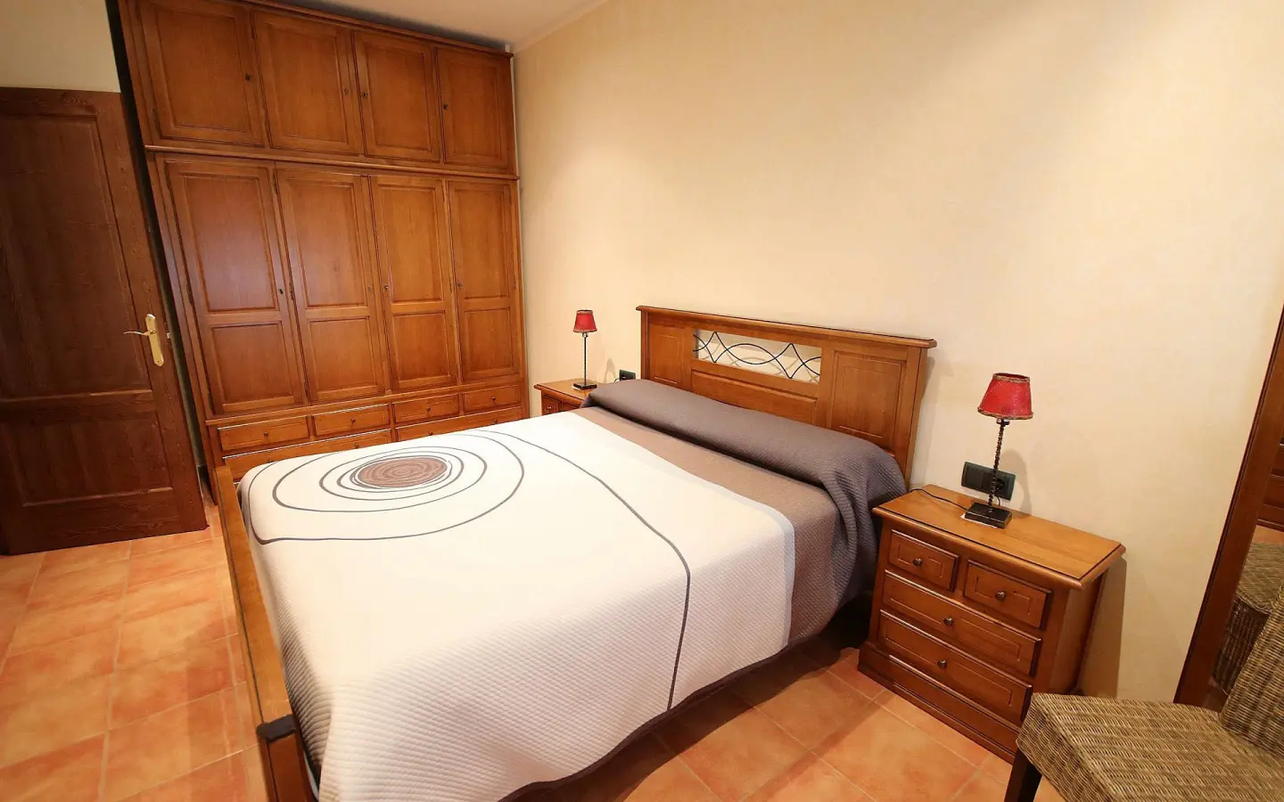 4-bedroom Detached Villa In Petrer, Spain (550 M²)