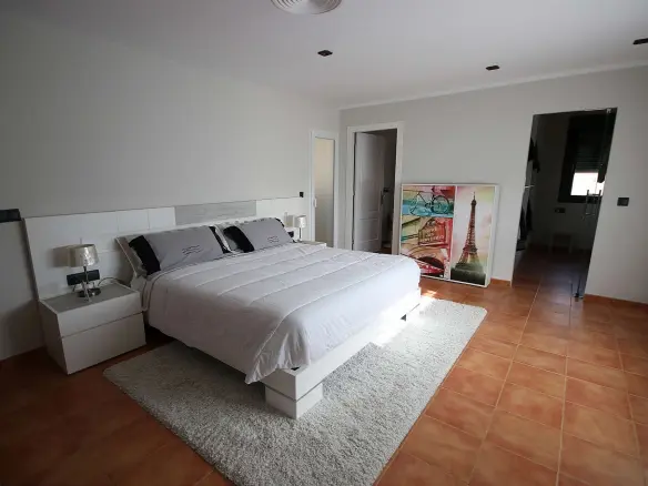 4-bedroom Detached Villa In Petrer, Spain (550 M²)