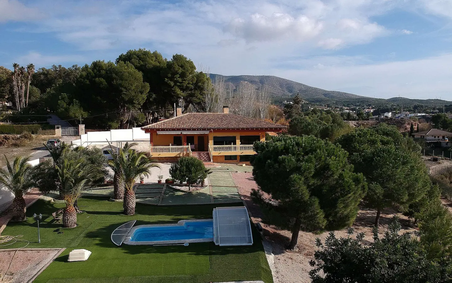 4-bedroom Detached Villa In Petrer, Spain (550 M²)