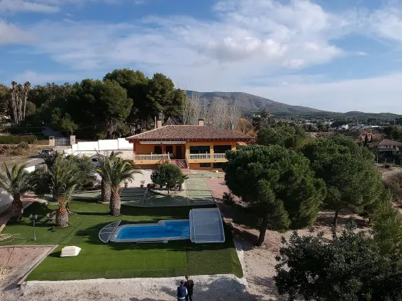 4-bedroom Detached Villa In Petrer, Spain (550 M²)