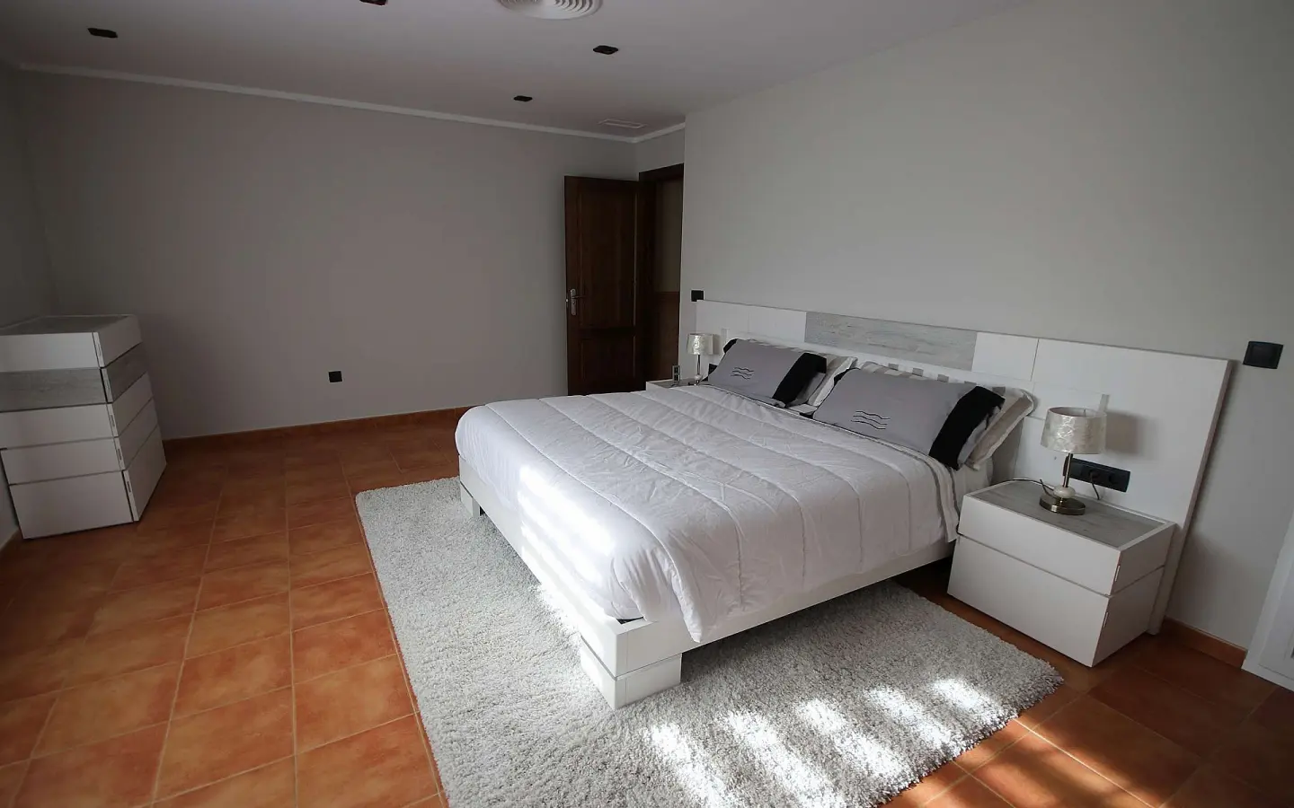 4-bedroom Detached Villa In Petrer, Spain (550 M²)