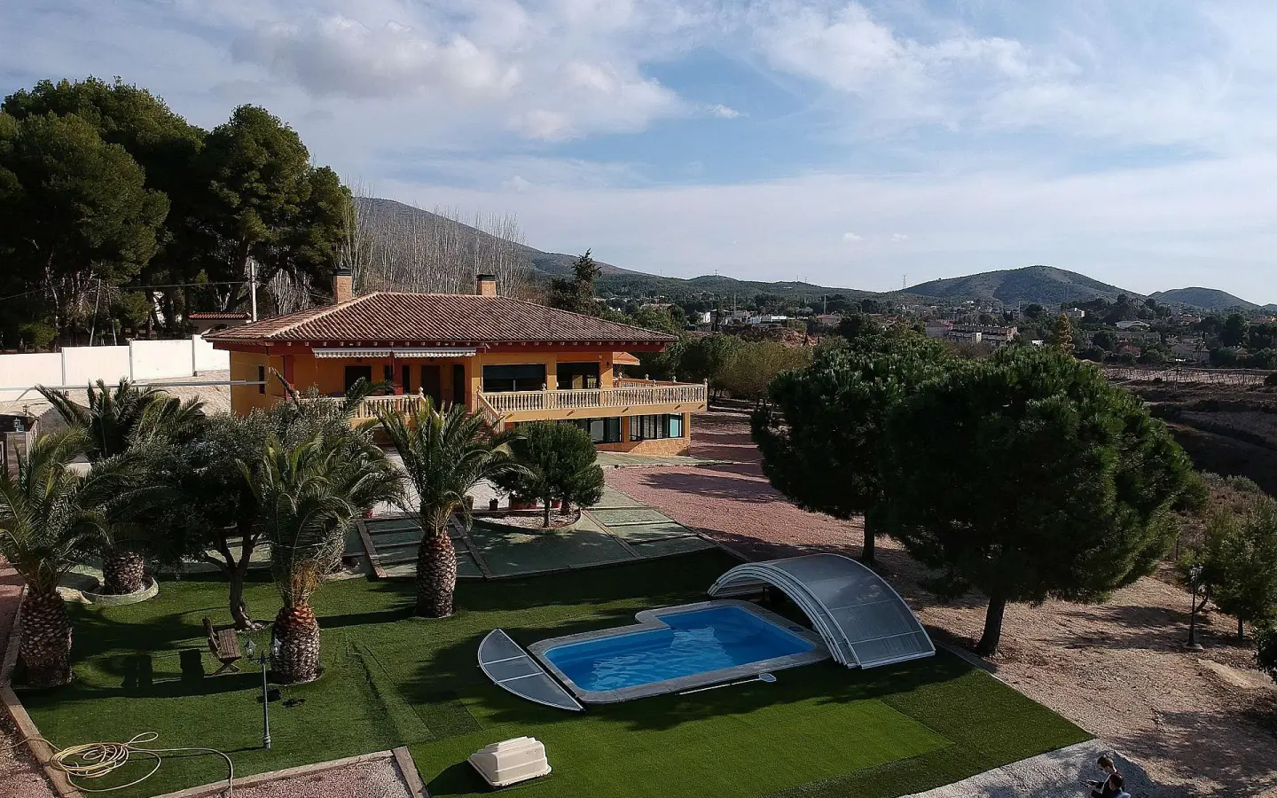 4-bedroom Detached Villa In Petrer, Spain (550 M²)
