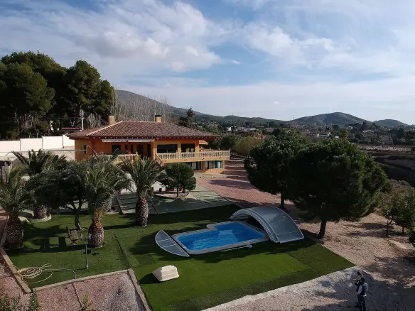 4-bedroom Detached Villa In Petrer, Spain (550 M²)