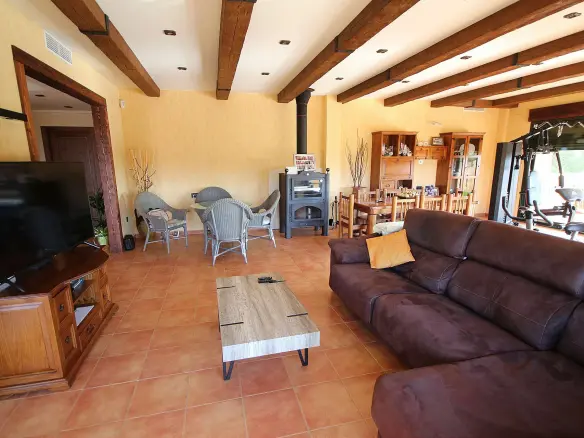 4-bedroom Detached Villa In Petrer, Spain (550 M²)