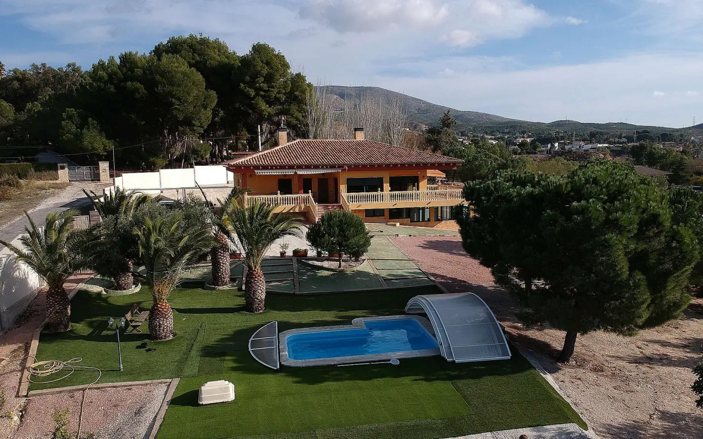 4-bedroom Detached Villa In Petrer, Spain (550 M²)