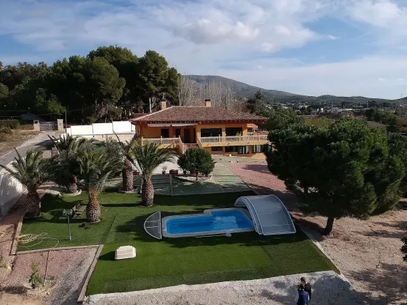 4-bedroom Detached Villa In Petrer, Spain (550 M²)