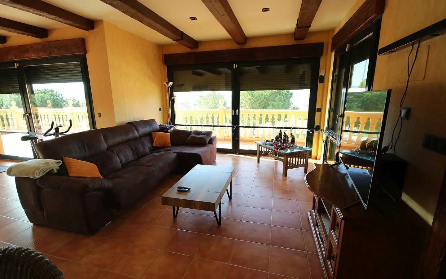 4-bedroom Detached Villa In Petrer, Spain (550 M²)