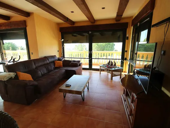 4-bedroom Detached Villa In Petrer, Spain (550 M²)