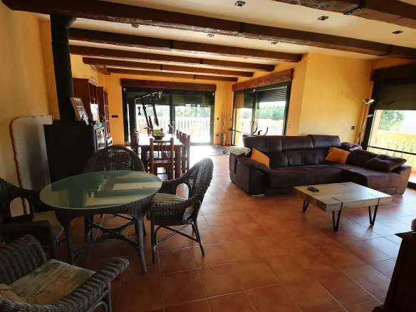 4-bedroom Detached Villa In Petrer, Spain (550 M²)