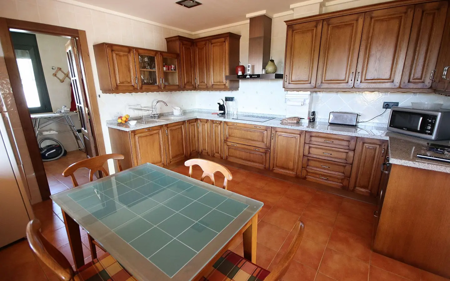 4-bedroom Detached Villa In Petrer, Spain (550 M²)