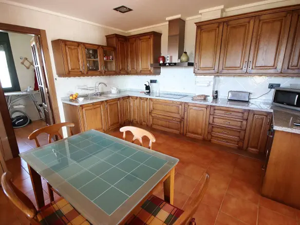 4-bedroom Detached Villa In Petrer, Spain (550 M²)