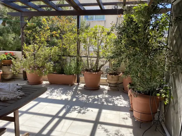 4-bedroom Maisonette In Moschato, Greece (174 M²)