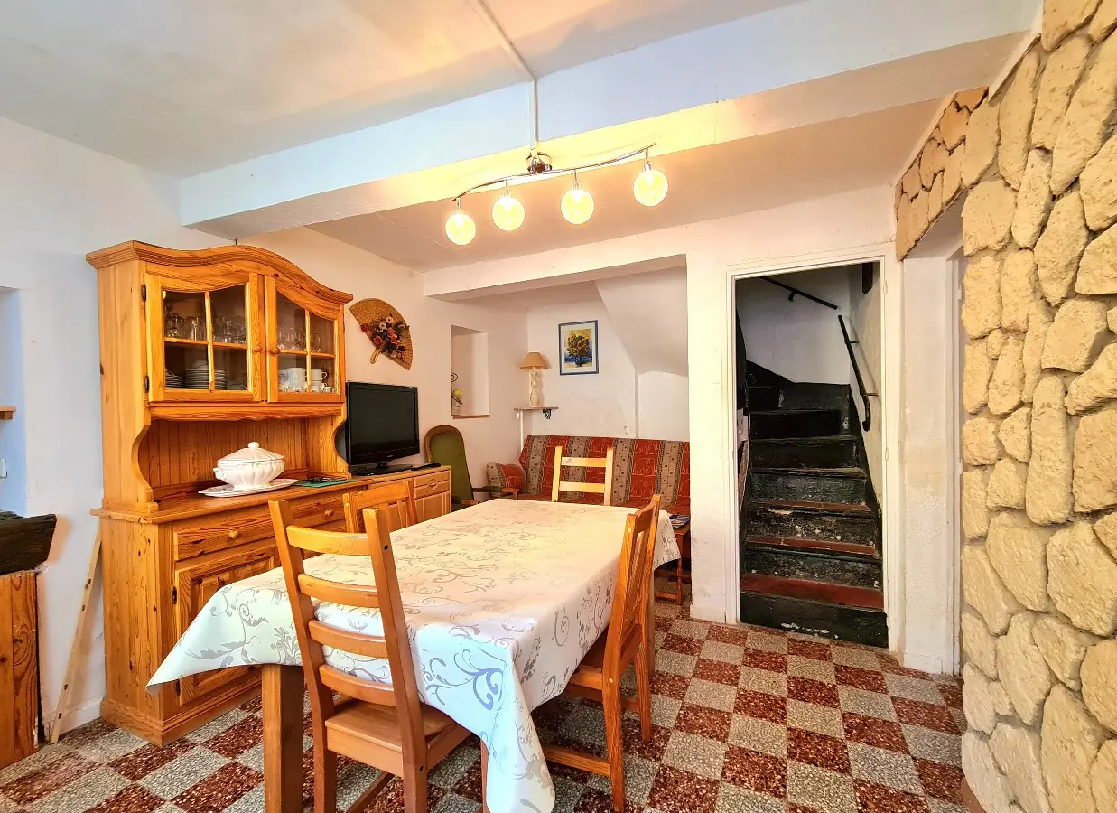4-bedroom House In Autignac, France (70 M²)