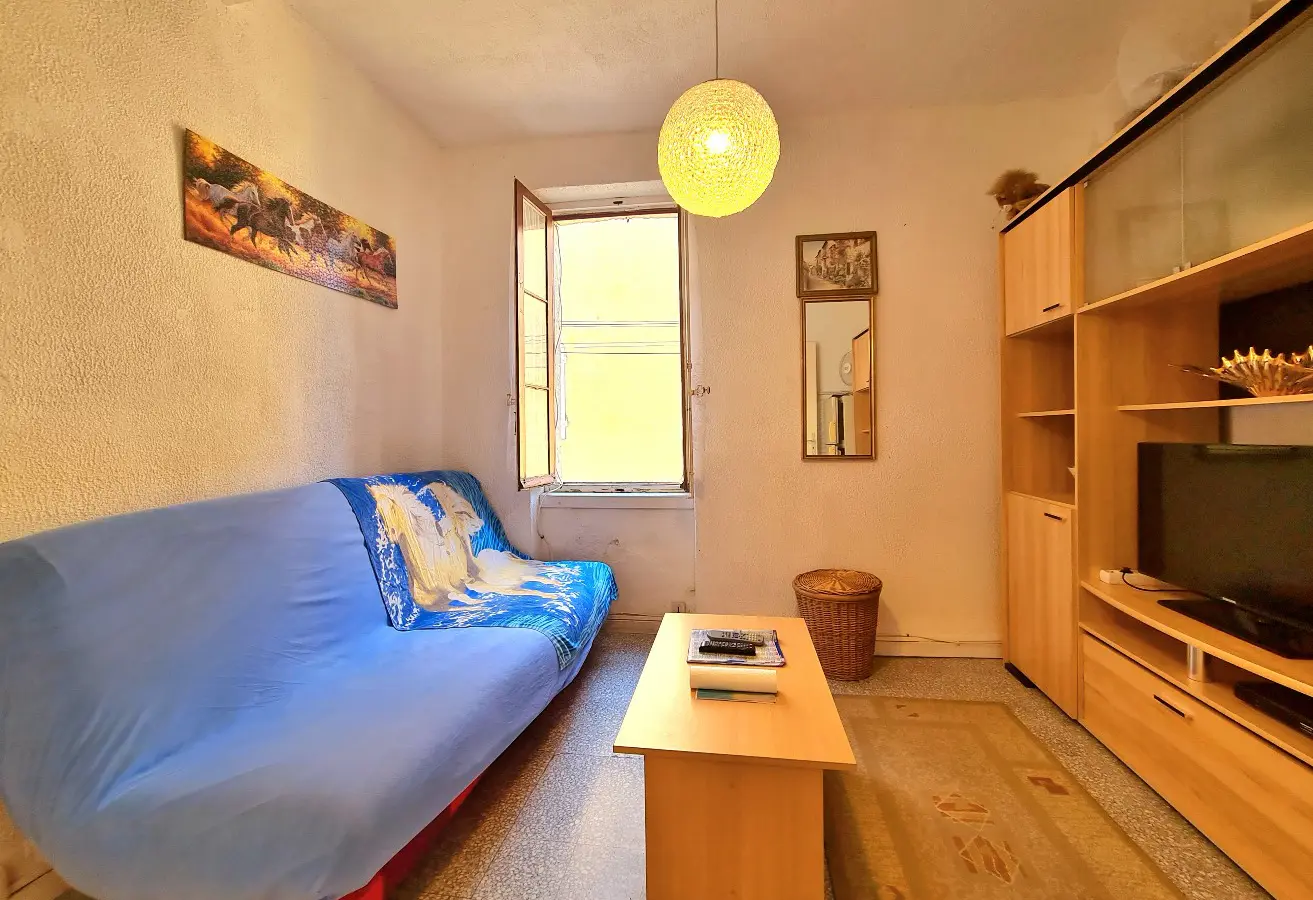 4-bedroom House In Autignac, France (70 M²)