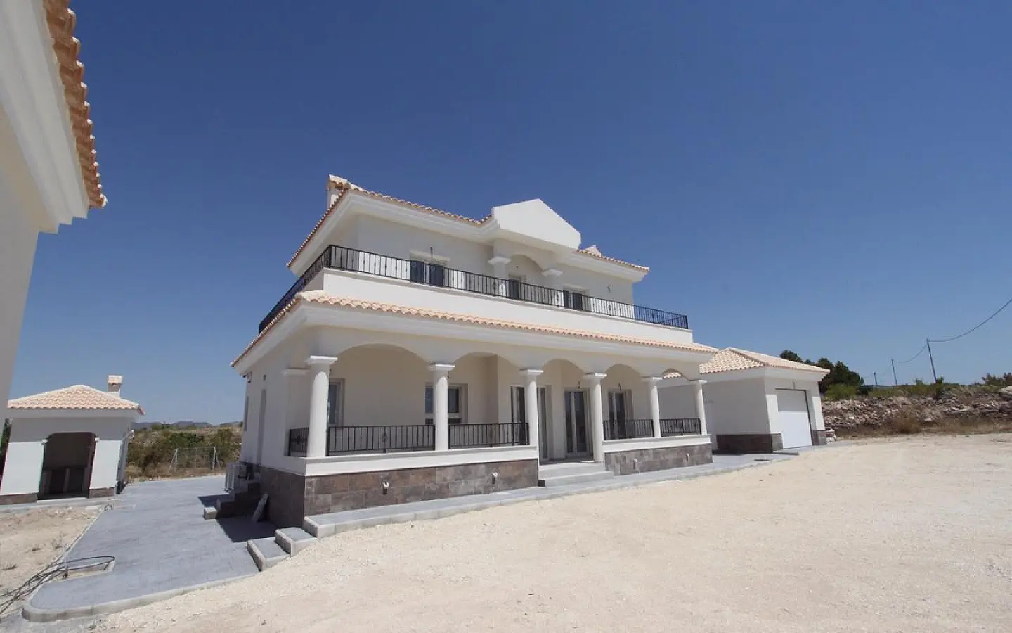 4-bedroom Detached Villa In Pinoso, Spain (195 M²)