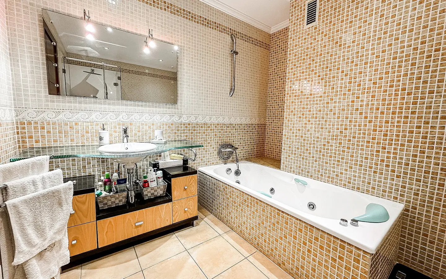 Townhouse 360 M² In Almansa, Spain