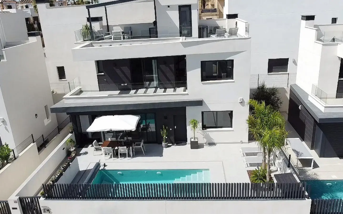 3-bedroom Detached Villa In Algorfa, Spain (197 M²)