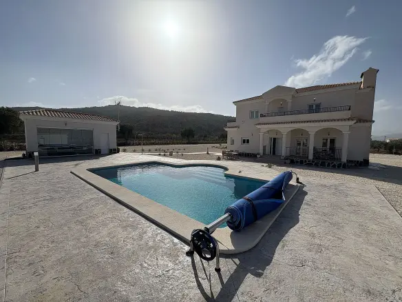 4-bedroom Detached Villa In Pinoso, Spain (180 M²)