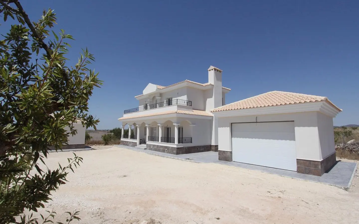 4-bedroom Detached Villa In Pinoso, Spain (195 M²)