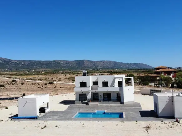 4-bedroom Detached Villa In Pinoso, Spain (165 M²)